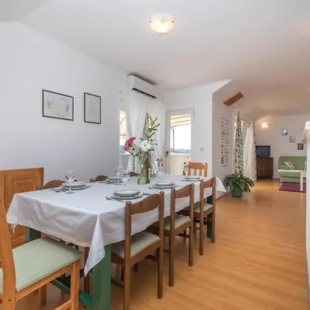 Ferienwohnung Fuer 6 Personen Ca 135 Qm In Okrug Gornji, Dalmatien Mitteldalmatien Apartment Trogir