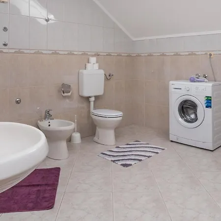 Ferienwohnung Fuer 6 Personen Ca 135 Qm In Okrug Gornji, Dalmatien Mitteldalmatien *