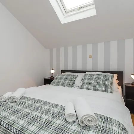 Ferienwohnung Fuer 6 Personen Ca 135 Qm In Okrug Gornji, Dalmatien Mitteldalmatien *