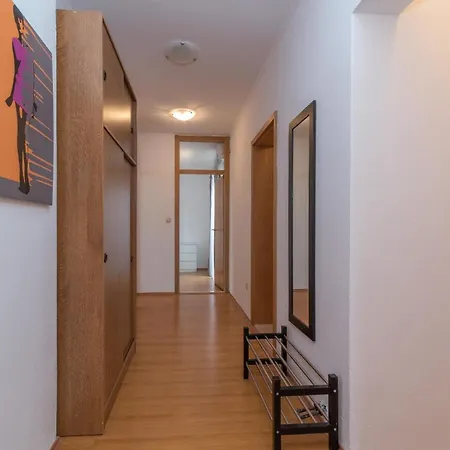 Ferienwohnung Fuer 6 Personen Ca 135 Qm In Okrug Gornji, Dalmatien Mitteldalmatien